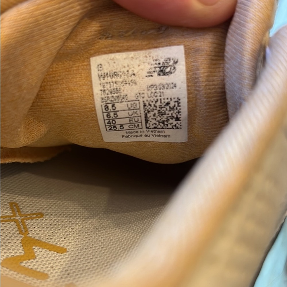 New Balance Women's Cream Lace-Up Fresh Foam Running Sneakers - Picture 2 of 2